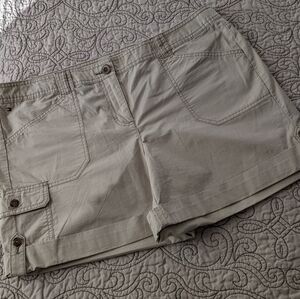 Tommy Hilfiger Cuffed Cargo Shorts